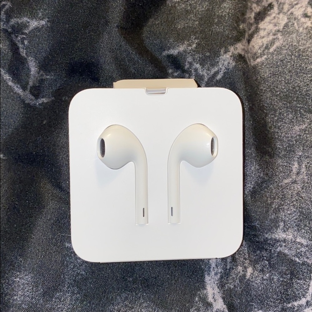 Brand new apple headphones !